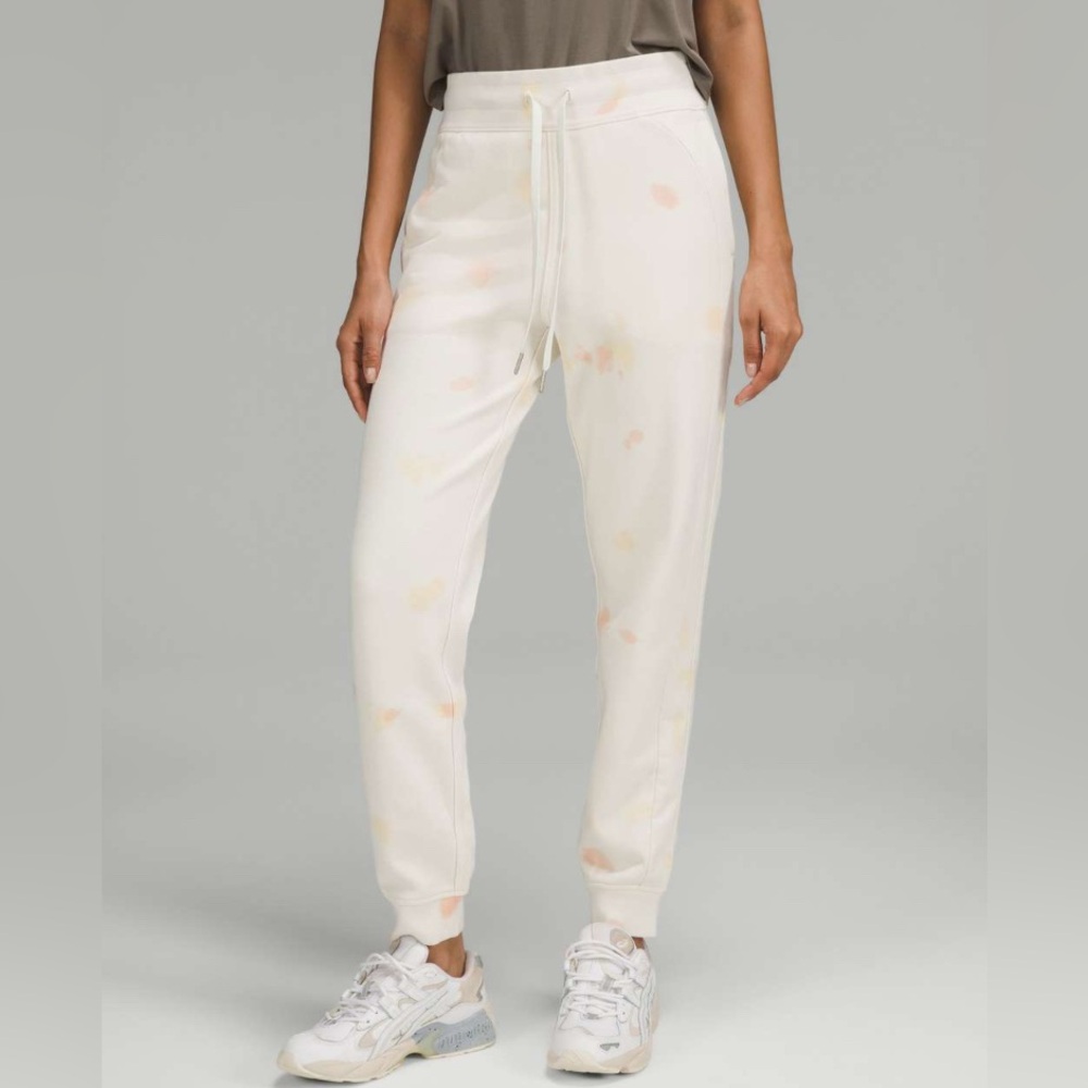 Lululemon Scuba High-Rise Jogger *Wash - Size 6 White/Peach